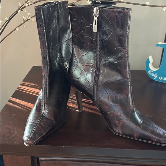 Lord & Taylor Shoes - Lord & Taylor 3 “ Pointed Toe ~Elegant Brown Etched Floral Leather Ankle Boots 7